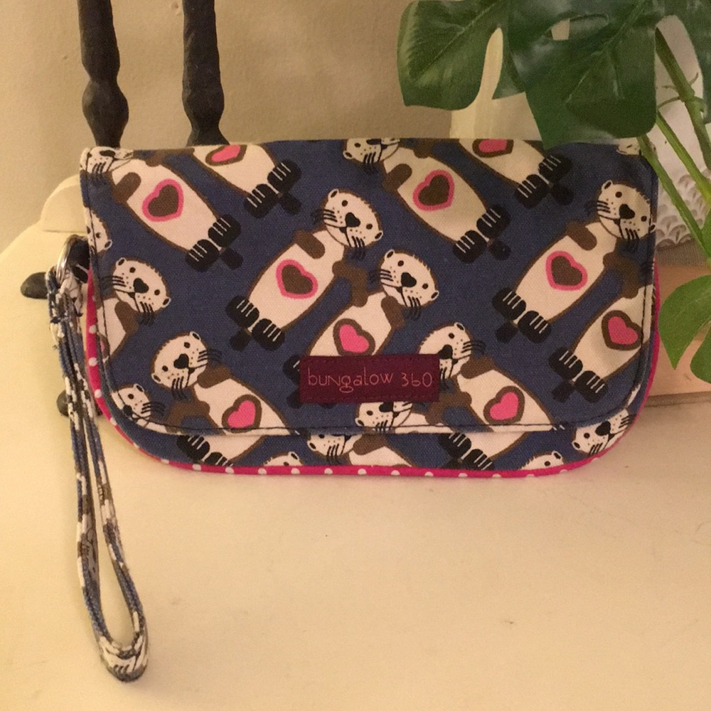 Bungalow 360 Wristlet